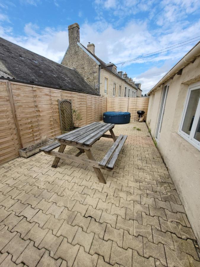 Beau Chalet 6 Personnes Avec Jacuzzi Tilly-sur-Seulles Bagian luar foto